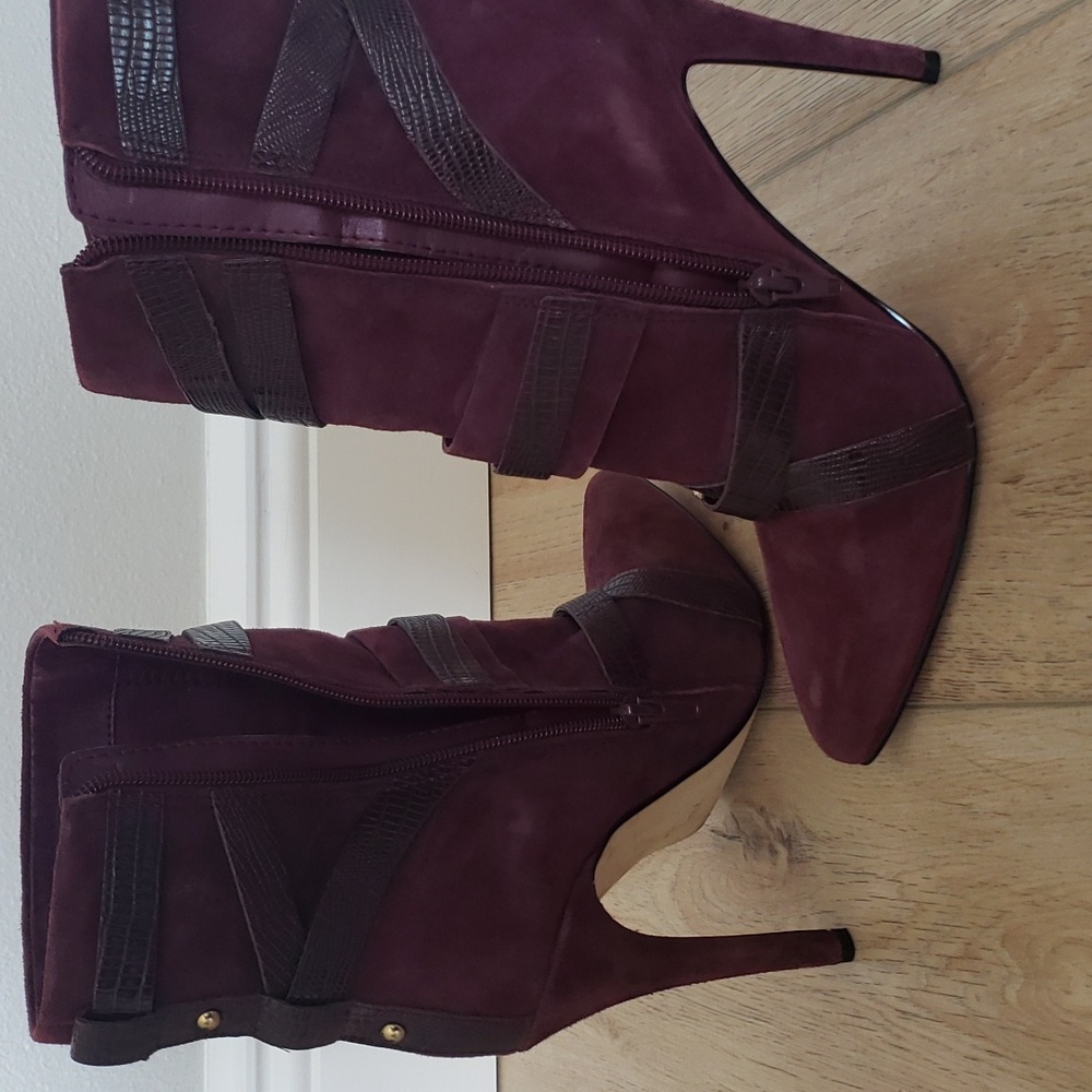 GUESS ankle bootie (boots). Like new! - Picture 10 of 12
